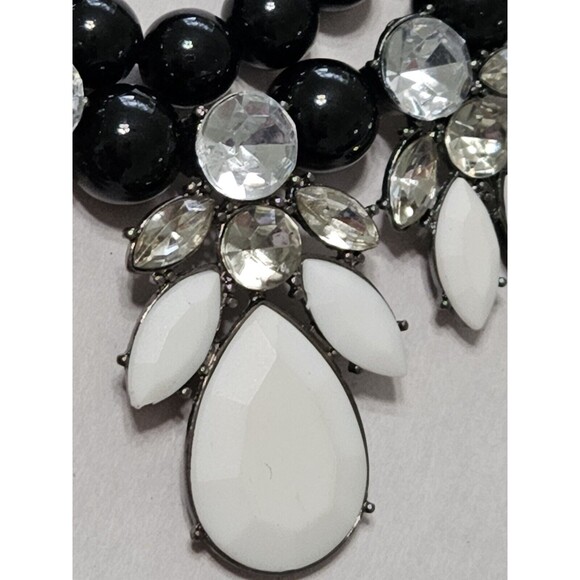 White & Black Statement Necklace Faux Jewellery - Picture 4 of 6
